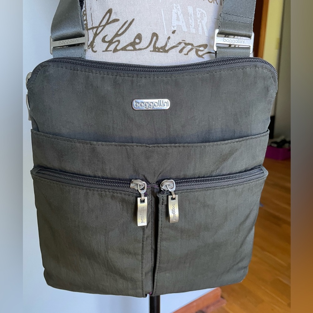 Baggallini Crossbody Bag with Detachable Wristlet